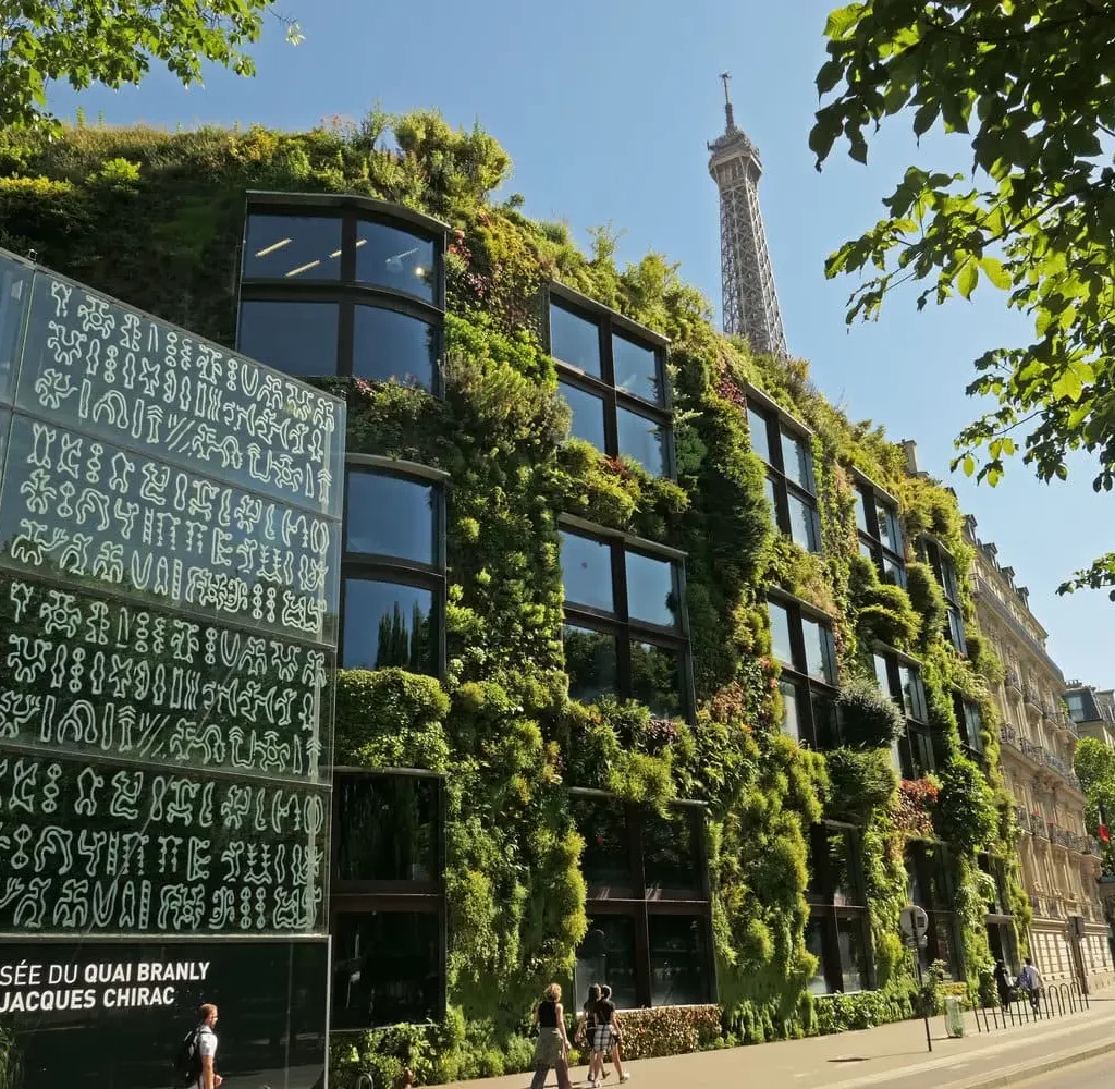 Magnifique mur végétalisé au Quai Branly Paris