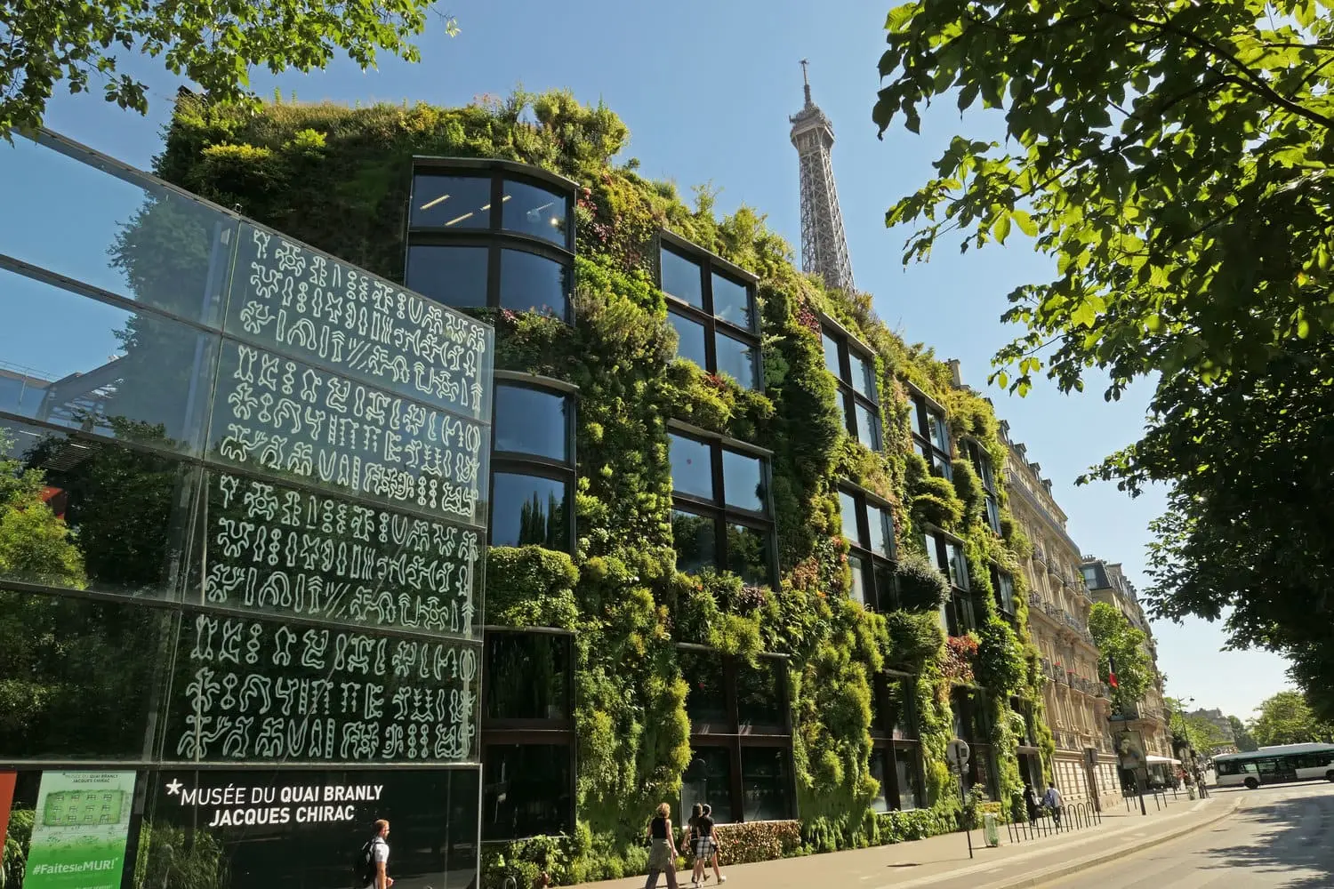 Magnifique mur végétalisé au Quai Branly Paris